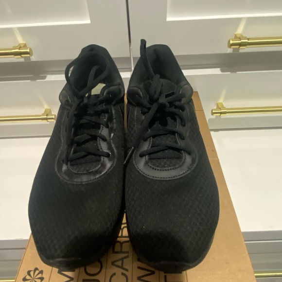 Nike TANJUN Size 10.5 Black - Picture 2 of 3